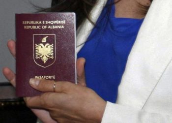Rekord aplikimesh për pasaportë të re në e-Albania, Karçanaj: Mbi 21 vite pritje të kursyera në radhë