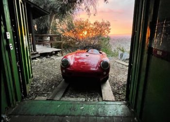 FOTOT/ Qëndronte i mbyllur prej 35 vitesh, ekspozohet ky Porsche i veçantë