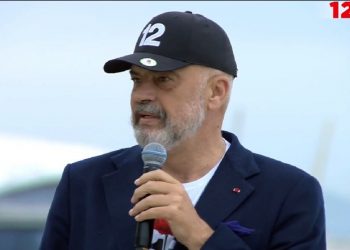 ‘Babai i punon në ndërtim dhe nëna rrobaqepëse’/ Rama tregon historinë e ekselentes që studion në degën e ëndërruar