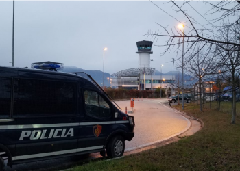 “Bllokohet” qielli shqiptar/ Anulohen fluturimet paraditen e sotme. Ende asnjë vendim për…