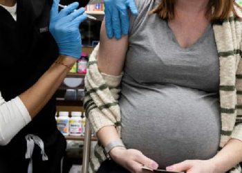 Grave shtatzëna në Britani u jepet drita jeshile për të marrë vaksinat anti-Covid
