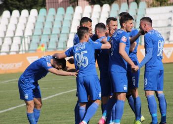 Superiore/ Ngec Vllaznia me Laçin. Teuta shkëputet e vetme