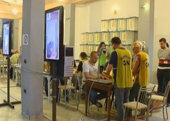 Lezhë/Kamera e fshehtë në Lezhë tregon LSI-istin duke blerë vota për llogari të Tushës për 50 mijë lekë