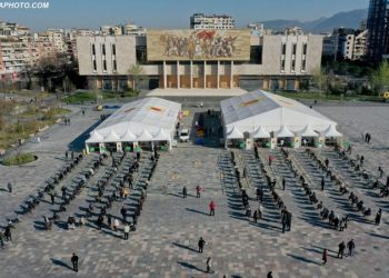 “Mbi 100 mijë gjyshe e gjyshër të vaksinuar”, Rama nxjerr videon nga fushata e vaksinimit të të moshuarve