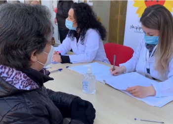 Manastirliu në Korçë: 150 mijë të moshuar kanë marrë dozën e vaksinës anti-COVID