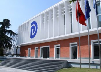 Ambasadorja franceze në Tiranë, takim me Lulzim Bashën në selinë blu