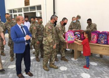 Kamëz/ Ushtarët amerikanë të ‘Defender 21’ emocionohen nga pritja