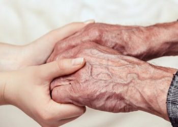 Pasojë e COVID/ Mjekja jep informacion të rëndësishëm: Të sëmurët pas shërimit shfaqin probleme serioze në…