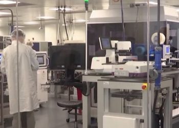 Pandemia/ Studiuesit zbulojnë arsyet, ja pse njerëzve u mpikset gjaku pas vaksinave