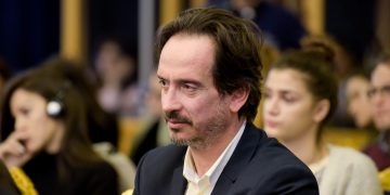 Pse duhet të ndryshojë PD-ja, kur nuk i duhet?!