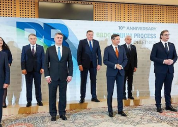 FOTOLAJM / Osmanin e ‘harrojnë’ të gjithë, e vetmja presidente grua ‘bllokohet’ nga… Ilir Meta!