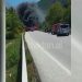 VIDEO / Përmbyset kamioni dhe shpërthen në flakë, bllokohet rruga Tepelenë-Gjirokastër