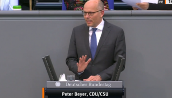 Eurodeputeti gjerman: Kurti duhet të bëjë detyrat e shtëpisë, përndryshe ngel në klasë!