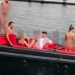 Turistët pozuan topless në Turqi, banorët e quajnë sjelle të turpshme gjatë Ramazanit
