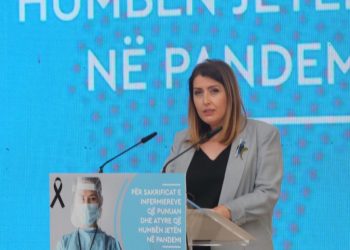 Pandemia/ Manastirliu: Mbi 5000 mijë mjekë e infermierë të shërbimeve COVID përfitojnë bonusin special