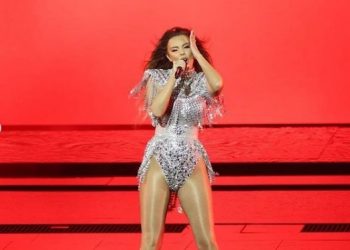 VIDEO/ Nata finale e Eurovision: Skena pushtohet nga ‘Karma’, Anxhela Peristeri përfundon performancën e dyta