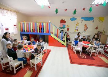 Bashkia e Tiranës hap aplikimet për regjistrimin e fëmijëve në çerdhe, caktohen datat