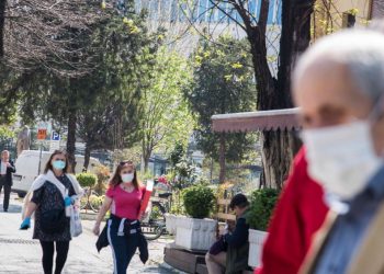 Rikthehen në qarkullim virozat / Mjekët: Shenjat klinike të ngjashme me Covid-19