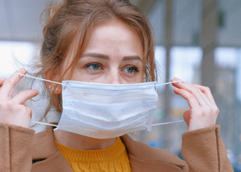Maskat dhe temperaturat e larta gjatë stinës së verës, ja këshillat që vijnë nga dermatologët