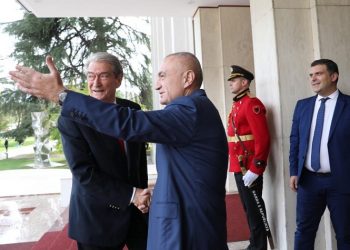 Berisha mbron Metën dhe kthen gjuhën e 21 Janarit: Rama, kriminel puçist!