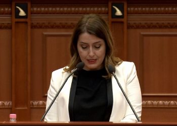 “Kemi dalë nga zona e rriskut”/ Manastirliu nxjerr shifrat: Kemi kontraktuar mbi 2 mln vaksina. Kemi të njëjtin ritëm si mesatarja e vendeve të BE