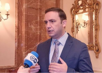 “Non papers”/ Osmani: BE të duhet nisë bisedimet me RMV e Shqipërinë për të eliminuar këto manovra