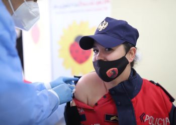 “20 mijë policë të vaksinuar”/ Manastirliu: Brenda qershorit arrijmë 1 mln në total