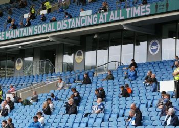 Rikthim i tifozëve në stadiume? Ministria e Shëndetësisë jep lajmin e madh: E konsideroj të lehtë kontrollin e…