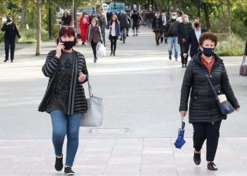 Koronavirusi shpejton plakjen, raste te shumta me probleme në lëkurë, thonj dhe flokë