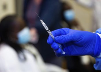 Studimi: Personat që kanë kaluar COVID e që janë vaksinuar mund të jenë imunë gjatë gjithë jetës