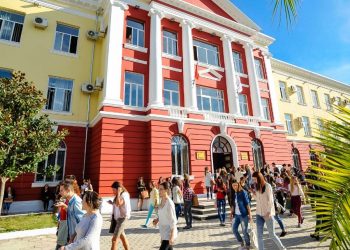 Pas mbi 6 muajsh mësimi online, universitetet bëhen gati për të pritur studentët