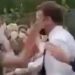 VIDEO / Incident në Francë, një qytetar qëllon me shuplakë presidentin Macron