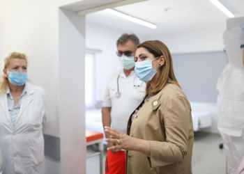 Pandemia/ Testi i shpejtë anti-COVID në 29 qendrat shëndetësore verore