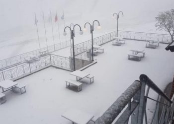 Zyrtarisht stina e verës/ Në Kosovë bie borë dhe ja pamjet (FOTO)
