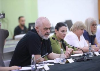 Vlorë/ Kryeministri Rama mbledh rektorët e universiteteve për rritjen e cilësisë së Arsimit të Lartë