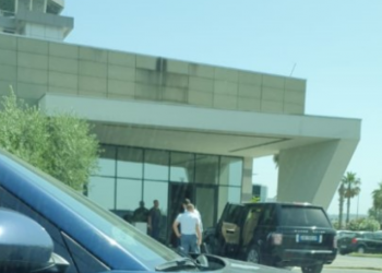 FOTOT/ Basha nis zyrtarisht pushimet, fluturon drejt shtëpisë në Holandë për të filluar “betejën” kundër Ramës