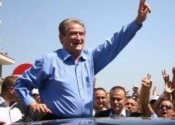 FOTO/ Nuk e përjashtoi rikthimin në krye të PD, Berisha “tremb” Bashën. Militantët: Rikthim të mbarë