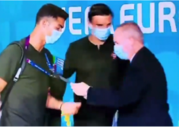 VIDEO e pabesueshme / “Security” kthen mbrapsht Ronaldon, i kërkon mjetin e identifikimit