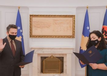 Pas shkarkimit të Valdete Dakës nga KQZ, Vjosa Osmani emëron zëvendësuesin e ri