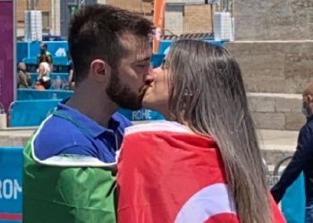 FOTO/ Europian me puthje, Turqi-Itali nis ‘e nxehtë’ që jashtë fushës së lojës. “Vuloset” paqja dhe harrohet sherri Dragi-Erdogan