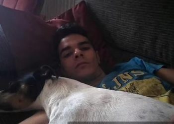 Vrau e hëngri nënën e tij bashkë me qenin, kamerieri kanibal spanjoll dënohet me 15 vite burg