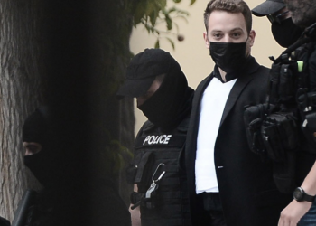 “Origjina e gjithçkaje”/ Piloti grek që mbyti gruan vizitohet nga i vëllai në burg, ja çfarë i kërkoi