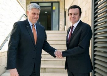 Ambasadori amerikan: Historia nuk ka filluar me qeverinë e Albin Kurtit