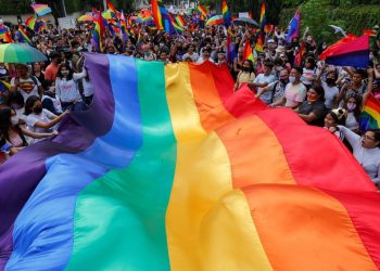 Florida/Kamionçina hyn te Parada e Krenarisë e komunitetit LGBTQ, një i vdekur dhe dy të plagosur