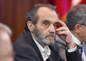 Një vit pa Moikom Zeqon, çelet ekspozita me “minifabula”
