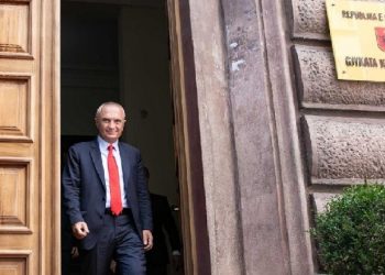 Kushtetuesja përgatit “identikitin” e vendimit për Ilir Metën, Presidenti presion para “Venecias”