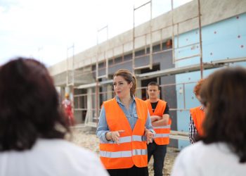 “Hapim 29 qendrat verore”/ Manastirliu nga Durrësi: Hartohen protokollet për turizmin!