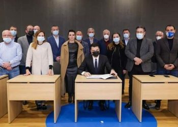 Lulzim Basha u vendosi objektiva, 15 drejtuesit politikë nuk ia dolën më 25 prill