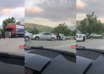 Aksident i katërfishtë në Levan-Tepelenë/ Dy kamiona “bëhen copë” (VIDEO)