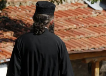 Arrestohet prifti në Greqi, vajza shokon me rrëfimin: Njeriu i Zotit më përdhunoi kur isha 13 vjeç